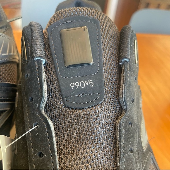 BNIB!  Men’s black New Balance 990v5!  Size 11 2E wide - Picture 3 of 7